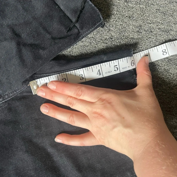 Reformation Black Shorts, size 24 - Picture 5 of 6